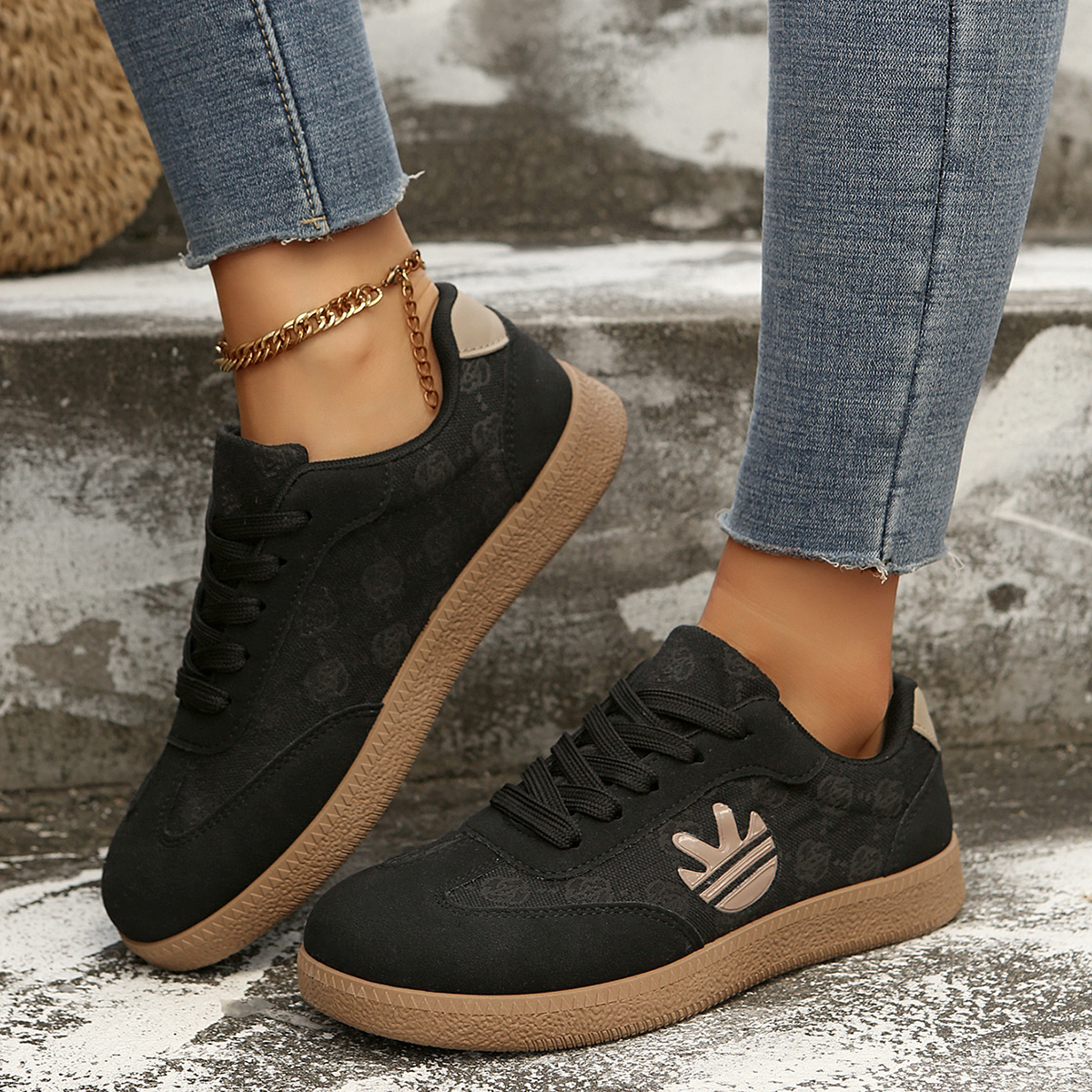 Women Sneakers Brand Classical Outdoor Sneakers Women 2026 New Luxury Designer Sneakers Comfortable Shoes Outdoor Leisure Non Slip Flat Shoes Zapatos 