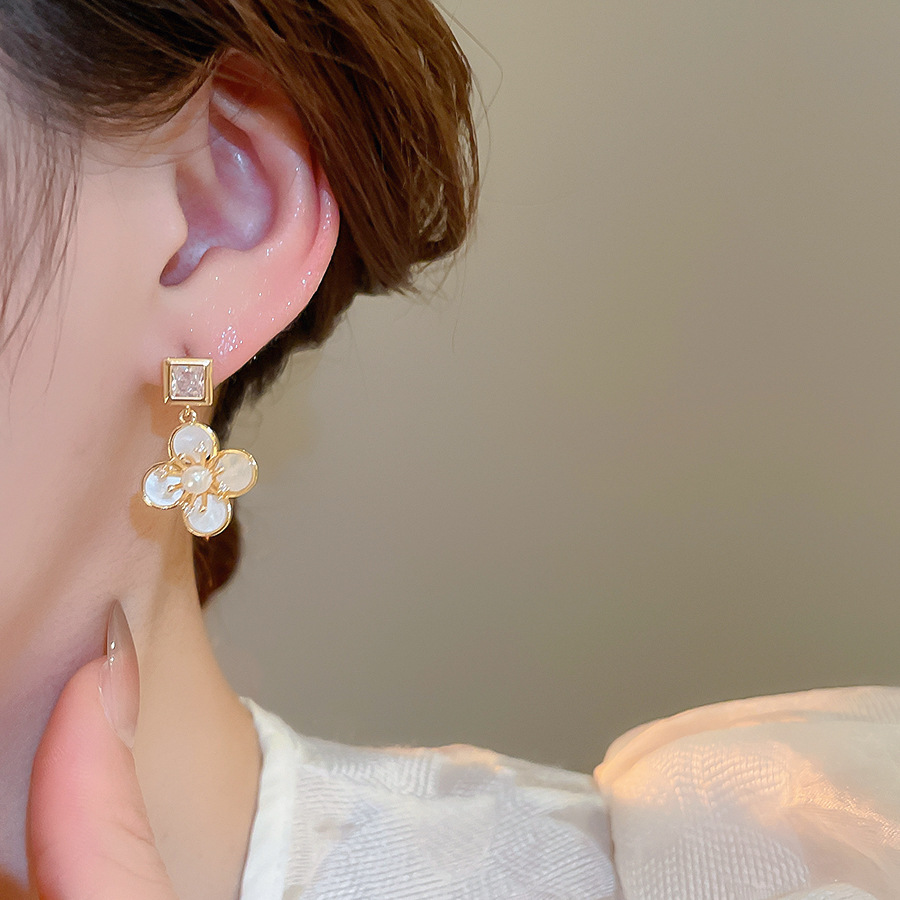 Real Gold Plated Silver Needle Zircon Flower Pearl Stud French Retro Elegant Light Luxury High-end Feel Earrings for Women - view 4