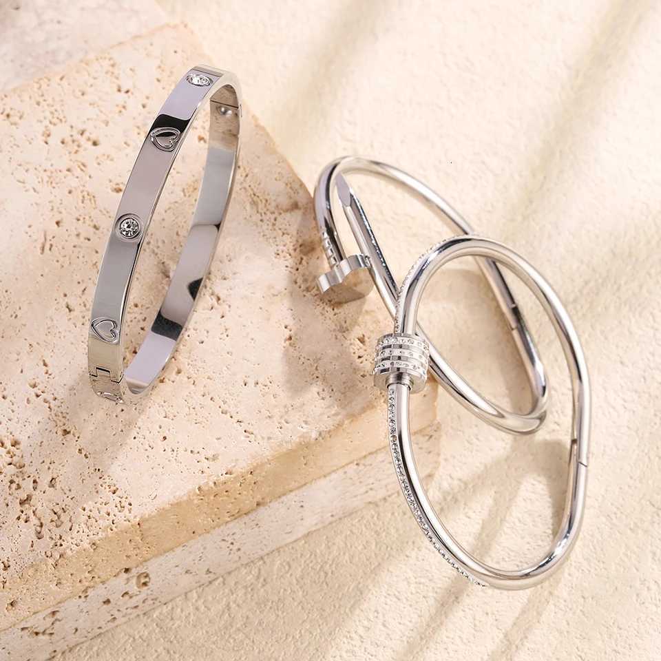 Fashion Zircon Inlaid Heart Bracelet Three Piece Set For Women Men Silver Color Stainless Steel Bracelet Party Daily JewelryT251205