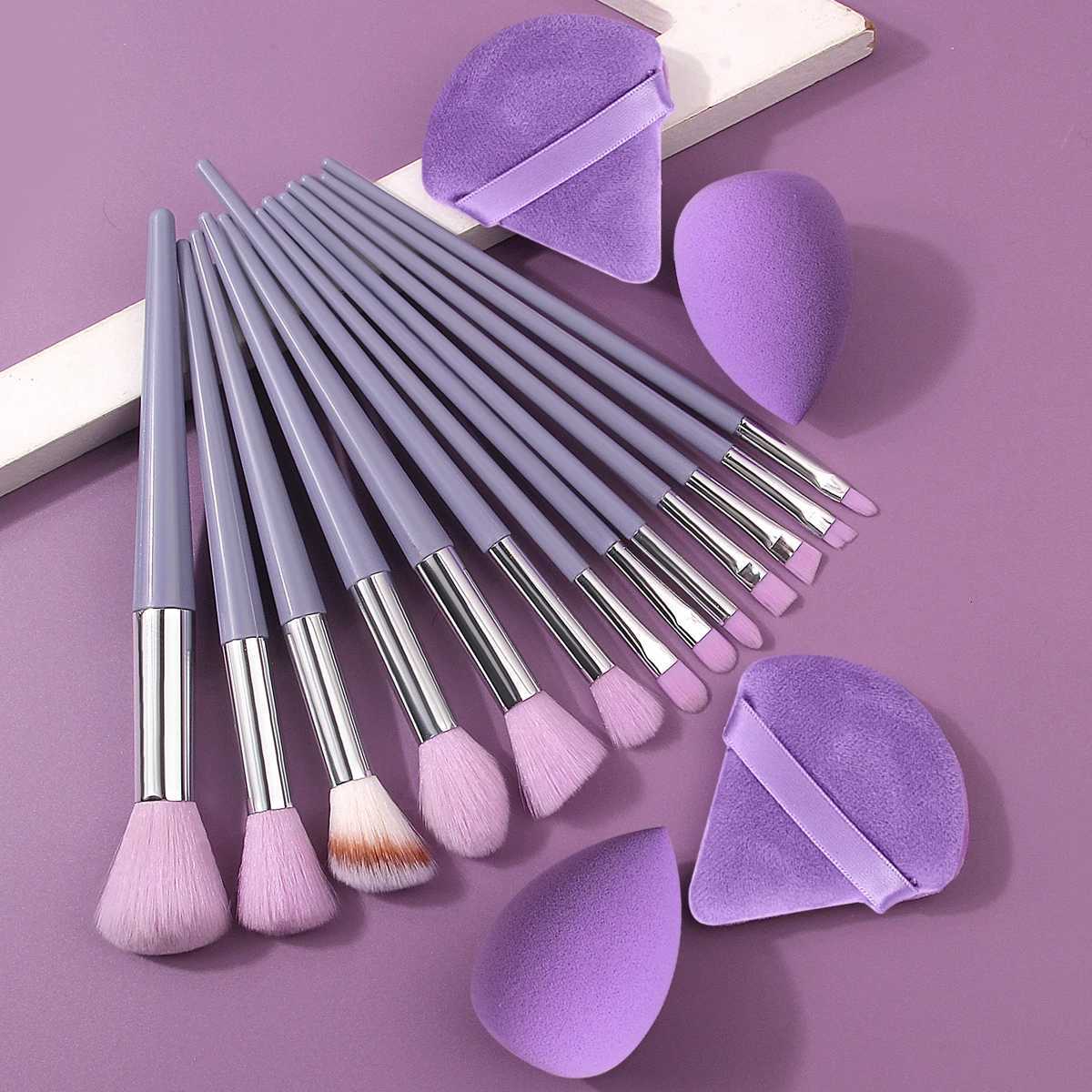 The 17-piece purple makeup brush set includes a multi-functional facial makeup brush/sponge egg/fan-shaped powder puffT251205