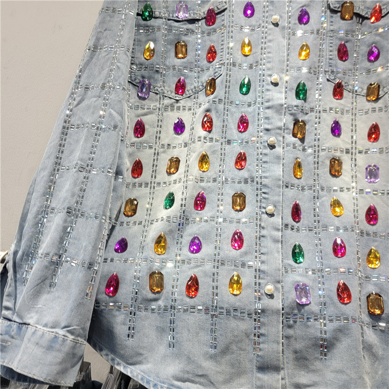 New heavy-duty embossed diamond and beaded loose, slimming and versatile denim shirt paired with casual trousers