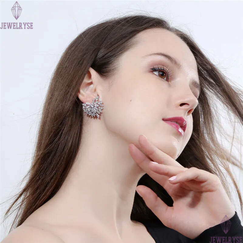 Gentlewomanly Luxury AAA Cubic Zirconia Heart Charm Designer Earrings Bride Wedding Jewelry White CZ Silver Earring Women Party Engagement Gift