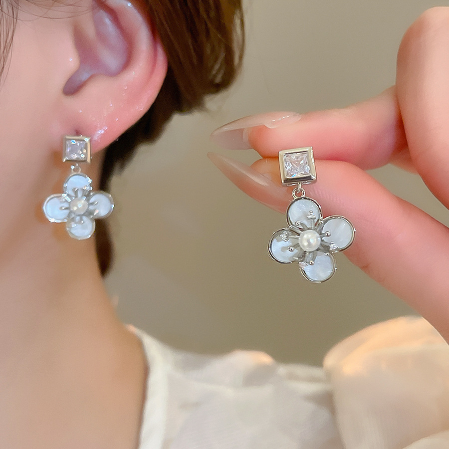 Real Gold Plated Silver Needle Zircon Flower Pearl Stud French Retro Elegant Light Luxury High-end Feel Earrings for Women - view 3
