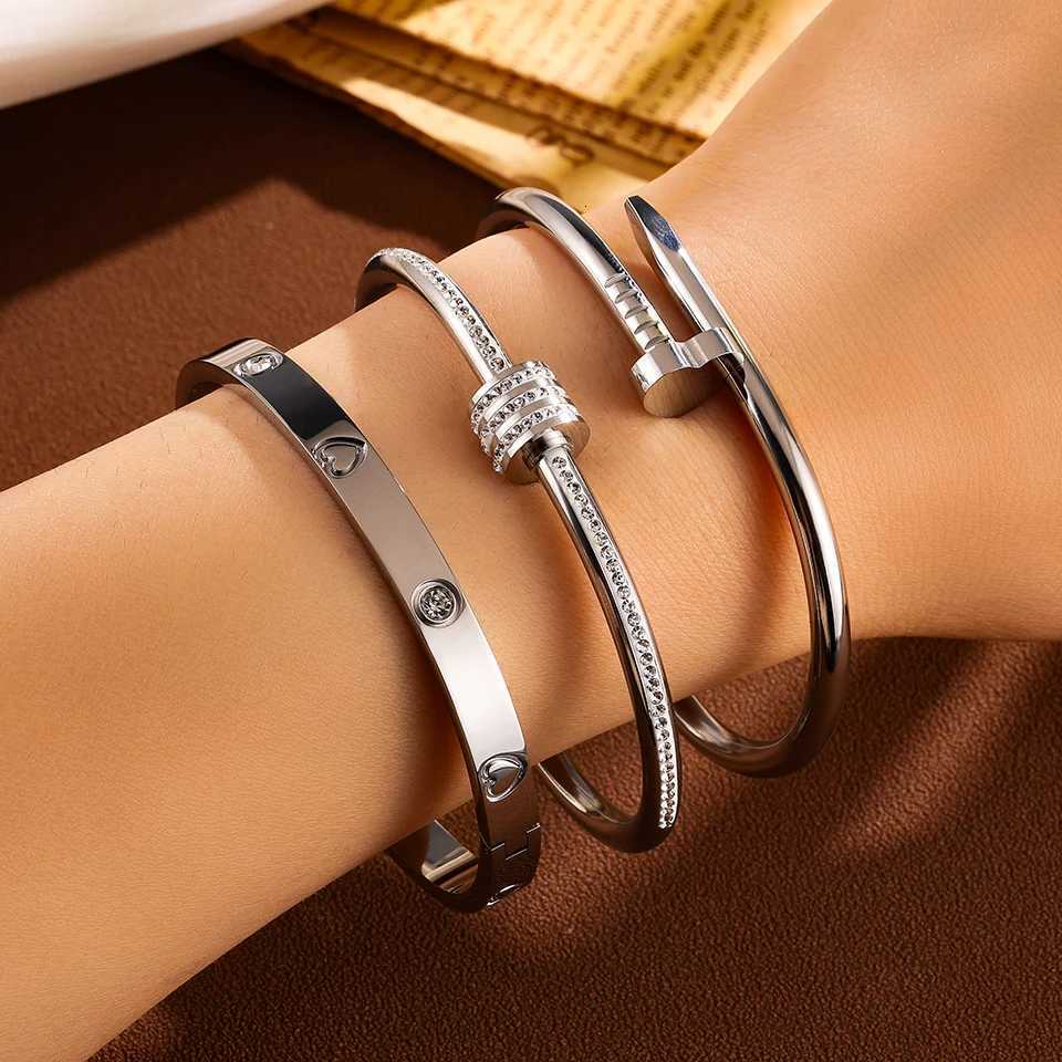 Fashion Zircon Inlaid Heart Bracelet Three Piece Set For Women Men Silver Color Stainless Steel Bracelet Party Daily JewelryT251205