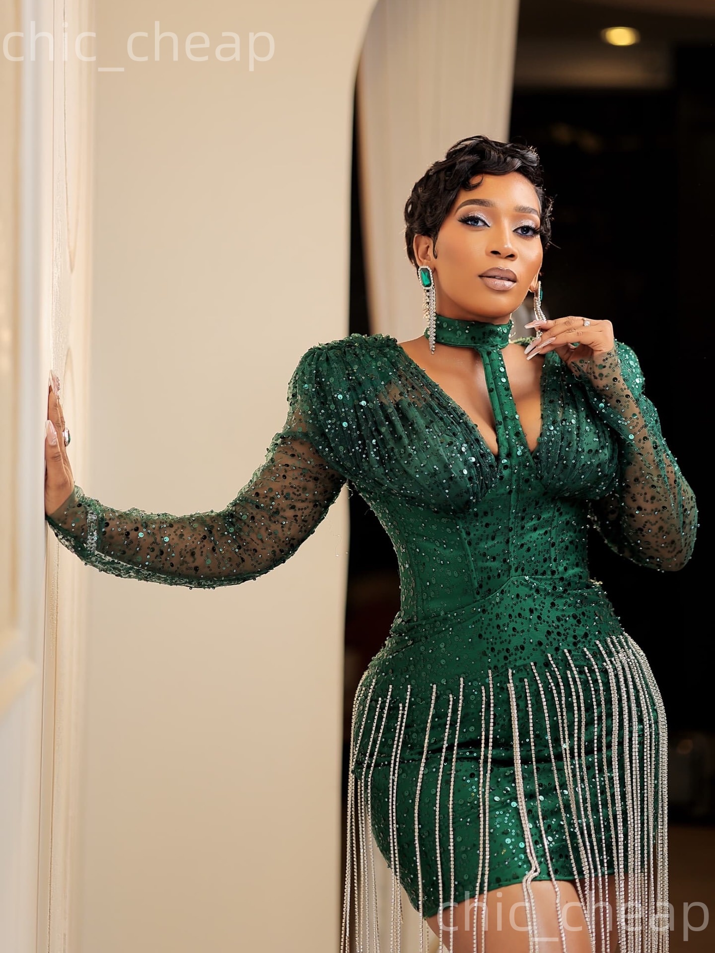 2026 Dark Green Sheath Cocktail Dress Halter Crystals Full Sleeves Sequined Short Mini Graduation Homecoming Dresses For Special Occasions Sweetheart 