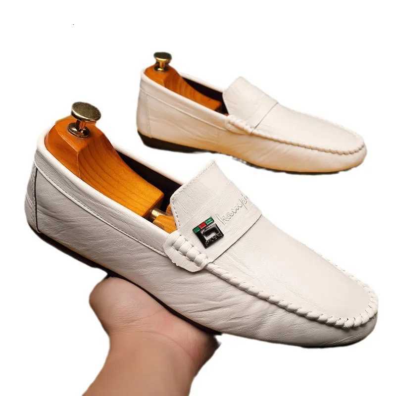 Spring Autumn Men Dress Shoes White Loafers Leather Casual Shoes Slip on Moccasin Shoes Zapatos Casuales Designer Loafers Men W251205