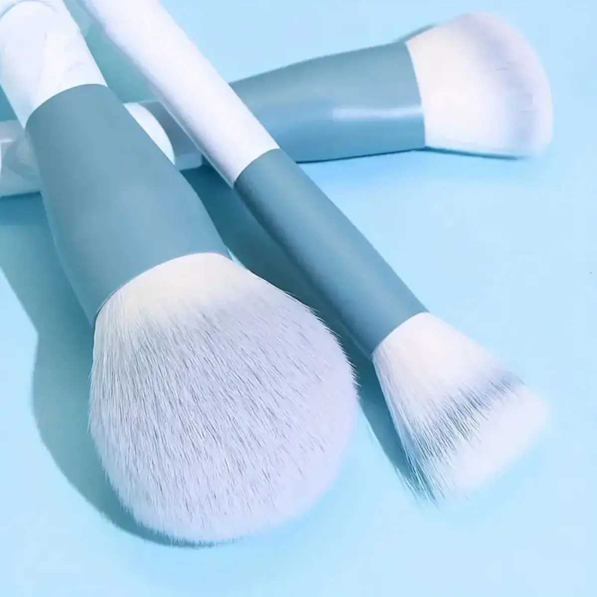 14pcs Deluxe Makeup Brush Set - Ultra-Soft Portable and Versatile Cosmetic Brushes for Flawless Foundation BlushT251205