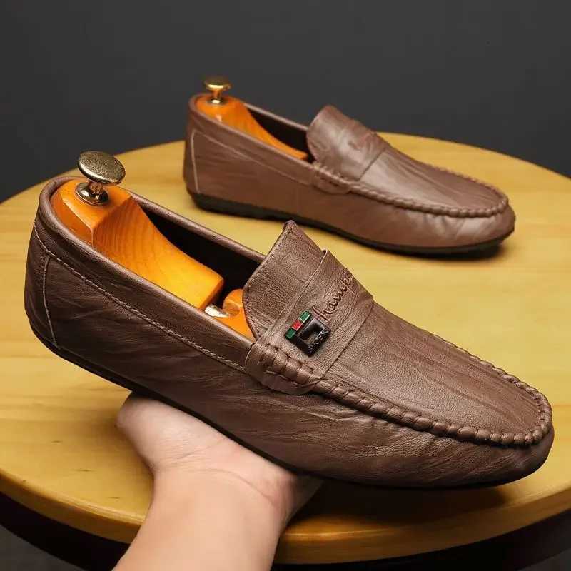 Spring Autumn Men Dress Shoes White Loafers Leather Casual Shoes Slip on Moccasin Shoes Zapatos Casuales Designer Loafers Men W251205