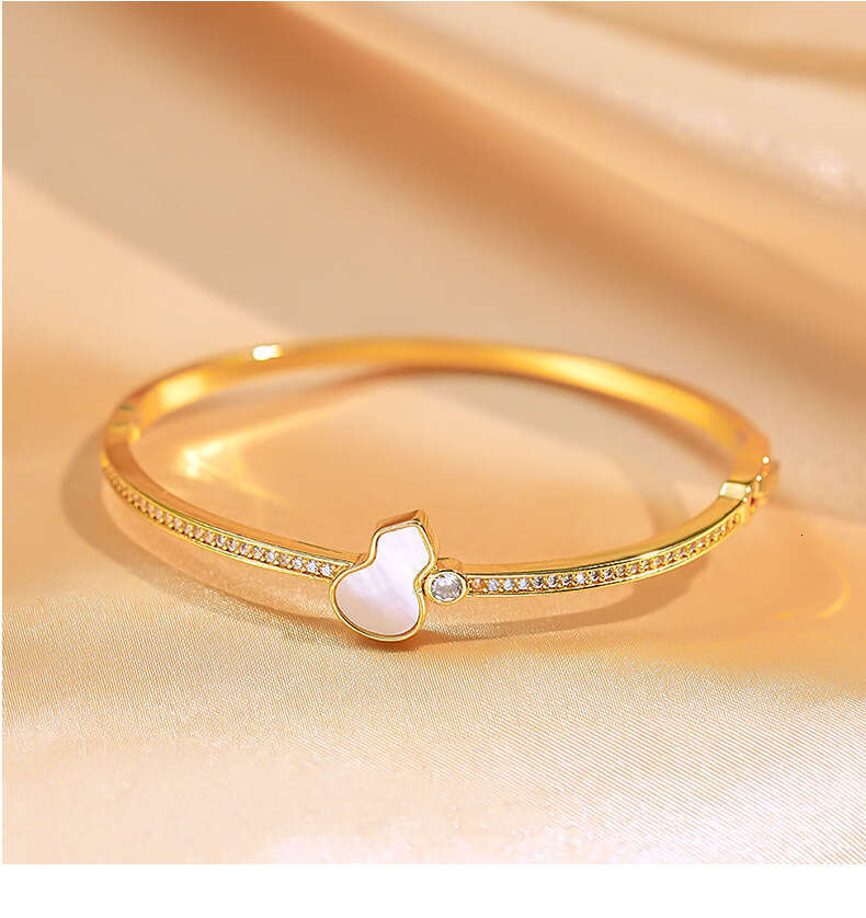 Crystal Bangle Shiny Zircon Snake Head crystal Link bracelet Open Cuff Bangle Fashion Animal Jewelry for Women Party Accessory