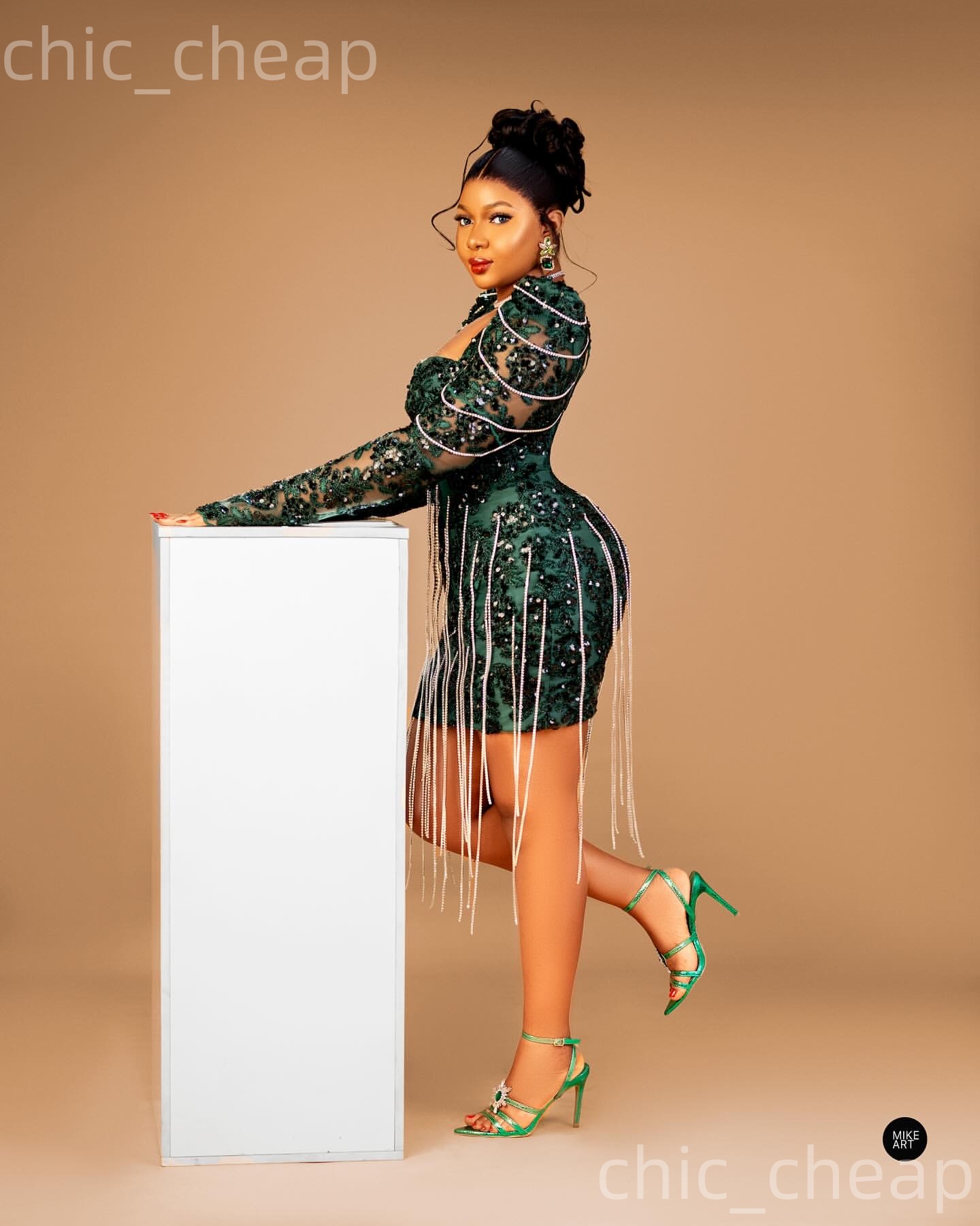 2026 Dark Green Sheath Cocktail Dress Crystals Sequined Lace Full Sleeves Short Mini Graduation Homecoming Dresses For Special Occasions Sweetheart Go