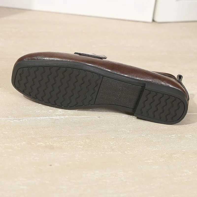 Luxury Brand Designer WomenS Casual Shoes New Square Toe WomenS Shoes Classic Retro Flat Shoes English Style Foot Set Loafers W251205