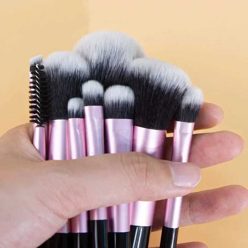 10Pcs Mini Travel Soft Makeup Brushes Set Portable Eye Shadow Brush Foundation Powder Eyelash Concealer Blush Make Up Brush SetT251205