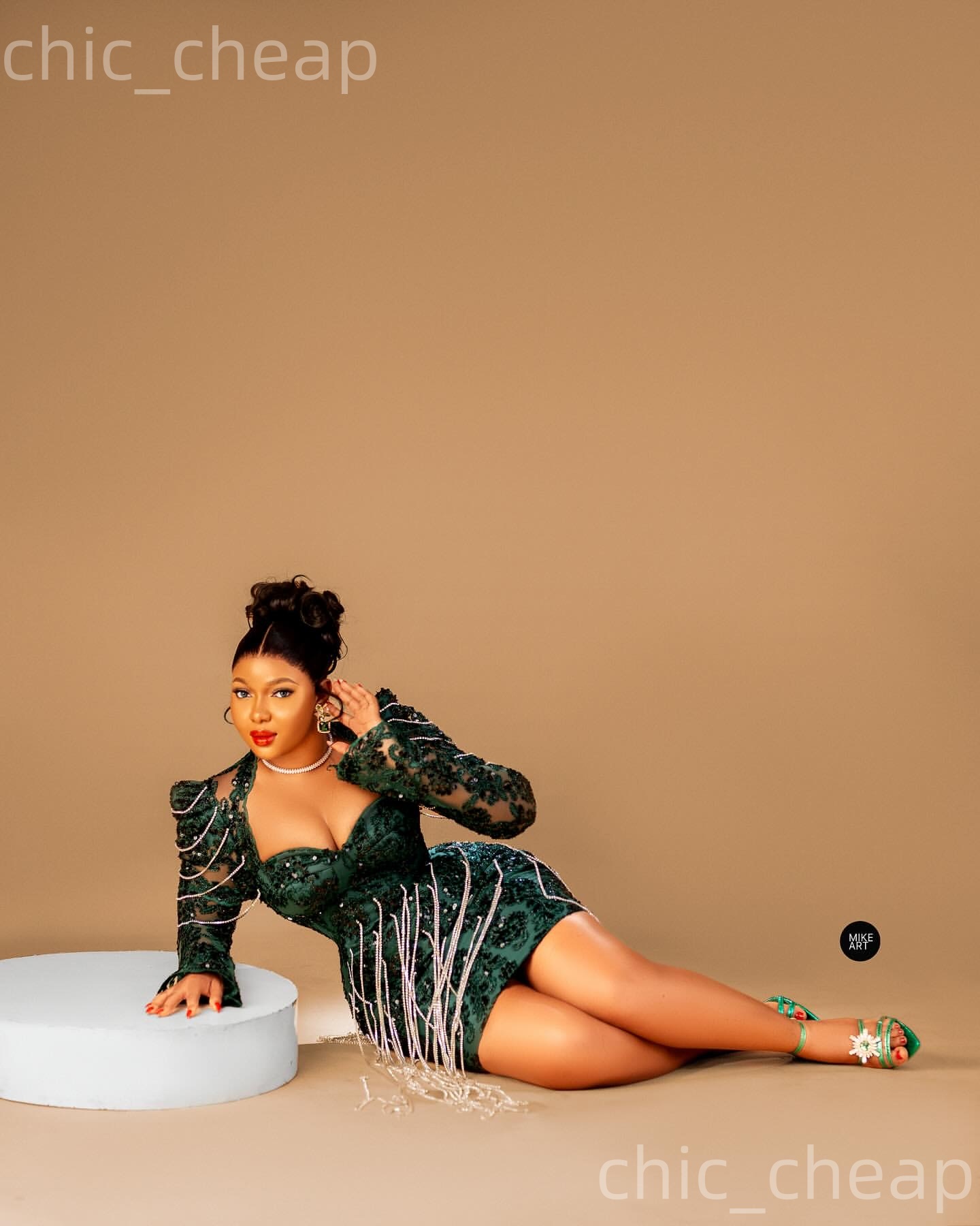 2026 Dark Green Sheath Cocktail Dress Crystals Sequined Lace Full Sleeves Short Mini Graduation Homecoming Dresses For Special Occasions Sweetheart Go