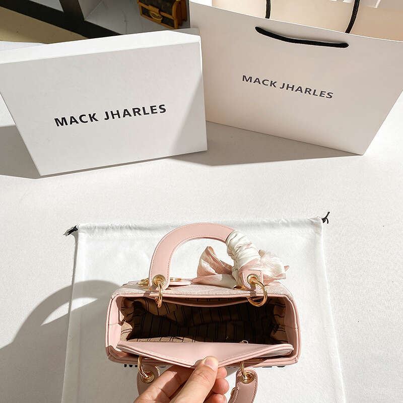 Dropshipping Fashion Bowknot Embroidered Tote 2024 High-end Large Capacity Commuter Bag Wholesale dh911043022JY