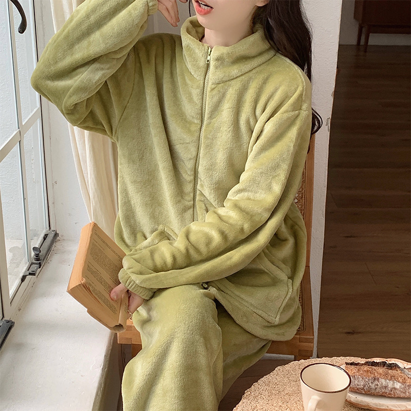 X208-Sophisticated Multi-Level Female Formal Attire Adorned With Delicate Bloom Motifs