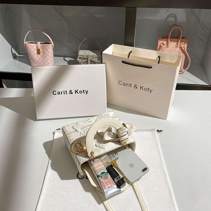 Dropshipping Chinese Style Heavy Embroidery Princess Diana Bag 2024 New Autumn Winter Commuter Handbag Wholesale dh911043022JY