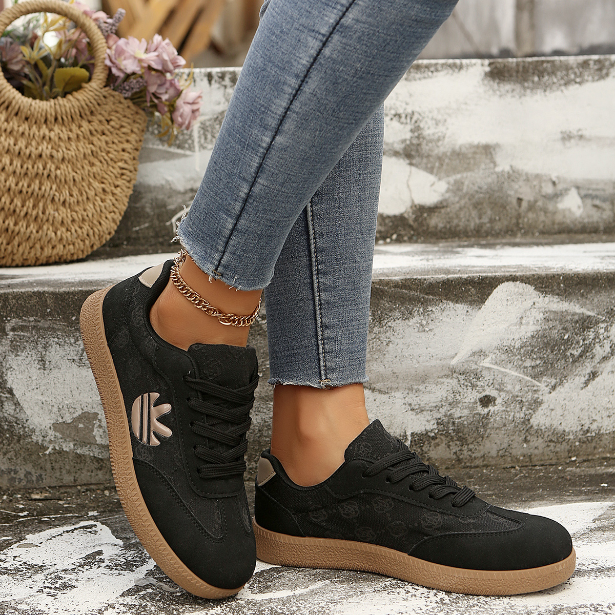 Women Sneakers Brand Classical Outdoor Sneakers Women 2026 New Luxury Designer Sneakers Comfortable Shoes Outdoor Leisure Non Slip Flat Shoes Zapatos 