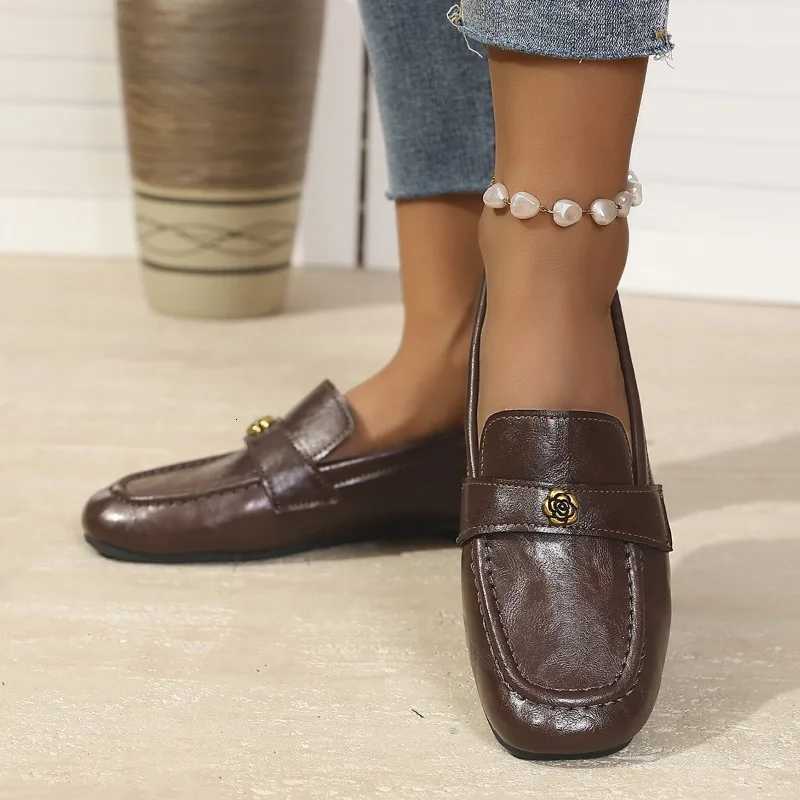 Luxury Brand Designer WomenS Casual Shoes New Square Toe WomenS Shoes Classic Retro Flat Shoes English Style Foot Set Loafers W251205