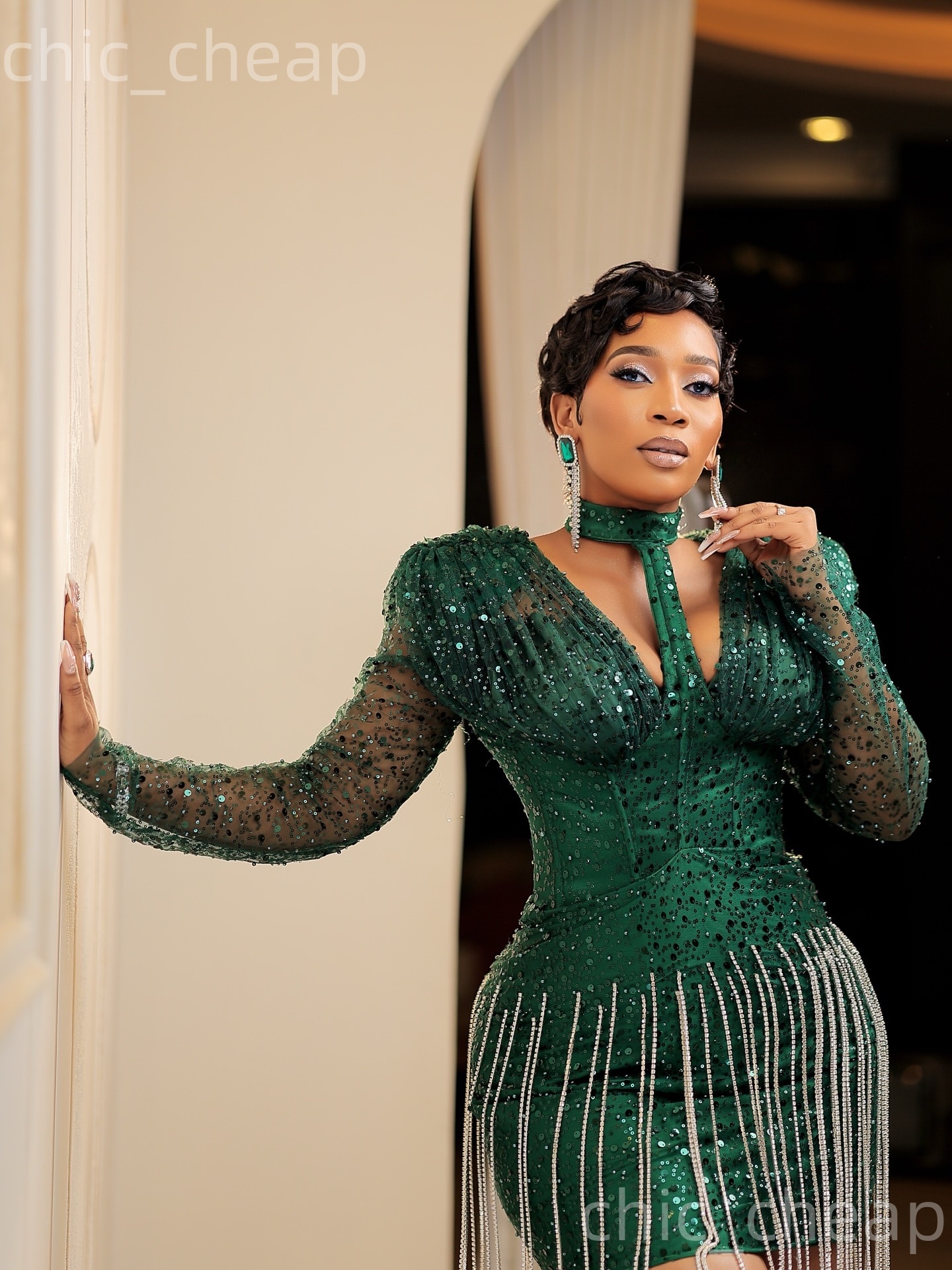 2026 Dark Green Sheath Cocktail Dress Halter Crystals Full Sleeves Sequined Short Mini Graduation Homecoming Dresses For Special Occasions Sweetheart 