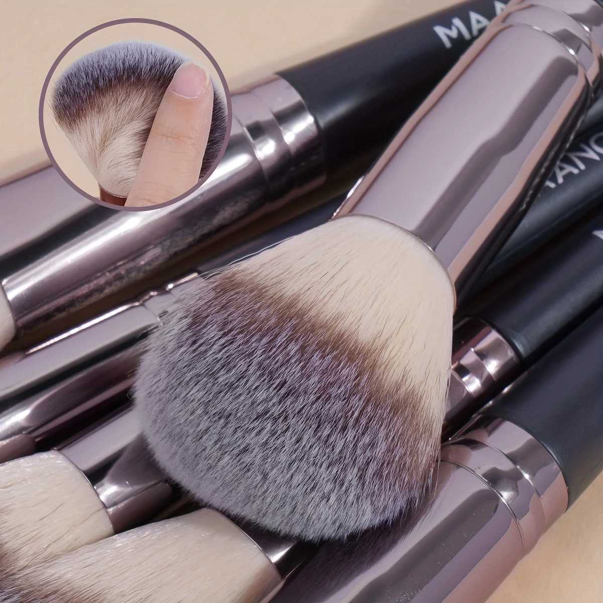 MAANGE 30pcs Professional Makeup Brush Set Foundation Concealers Eye Shadows Powder Blush Blending Brushes Beauty Tools with BagT251205