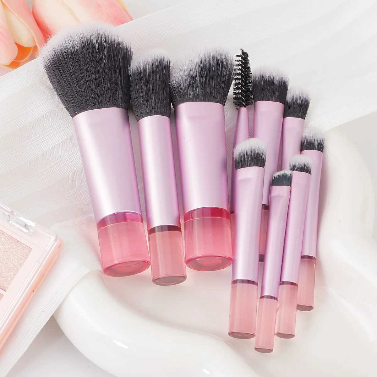 10pcs Mini Makeup Brush Set Powder Eyeshadow Foundation Blush Concealer Beauty Makeup Tools Brush Professional SuppliesT251205