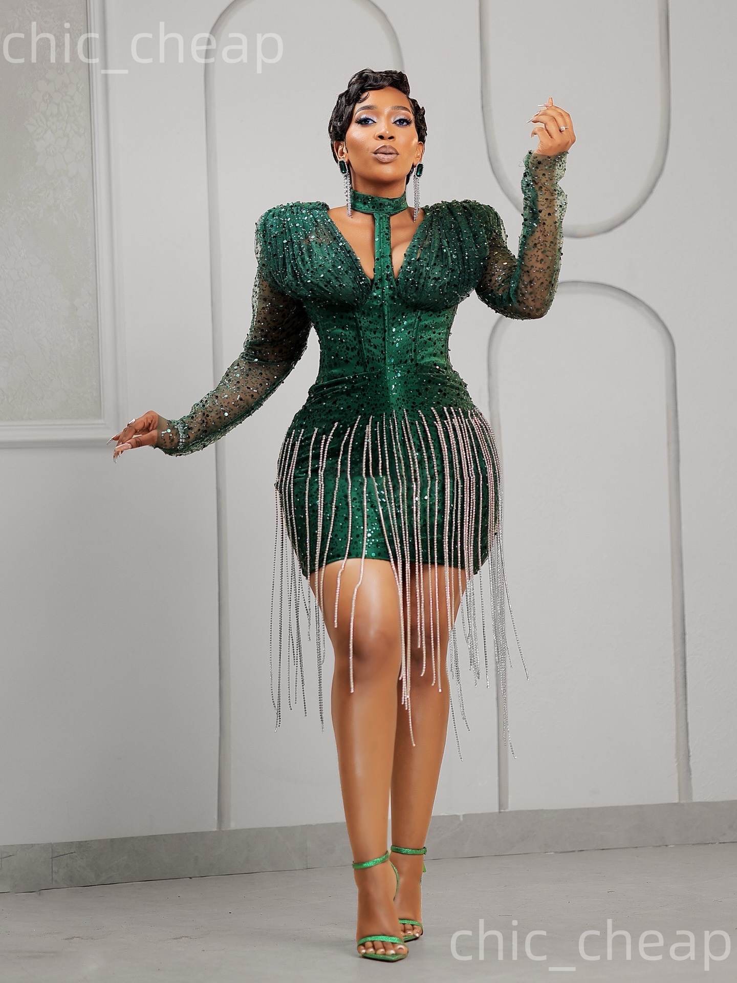 2026 Dark Green Sheath Cocktail Dress Halter Crystals Full Sleeves Sequined Short Mini Graduation Homecoming Dresses For Special Occasions Sweetheart 