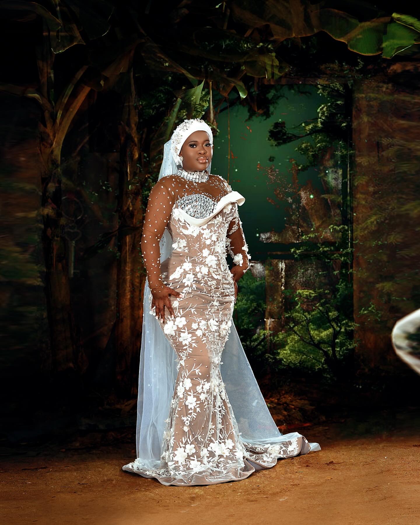 2026 Arabic Aso Ebi Plus Size Ivory Wedding Dresses Crystals Pearls Floral Lace Vintage Illusion Luxurious Bridal Gowns Dress For Brides ZJ2055