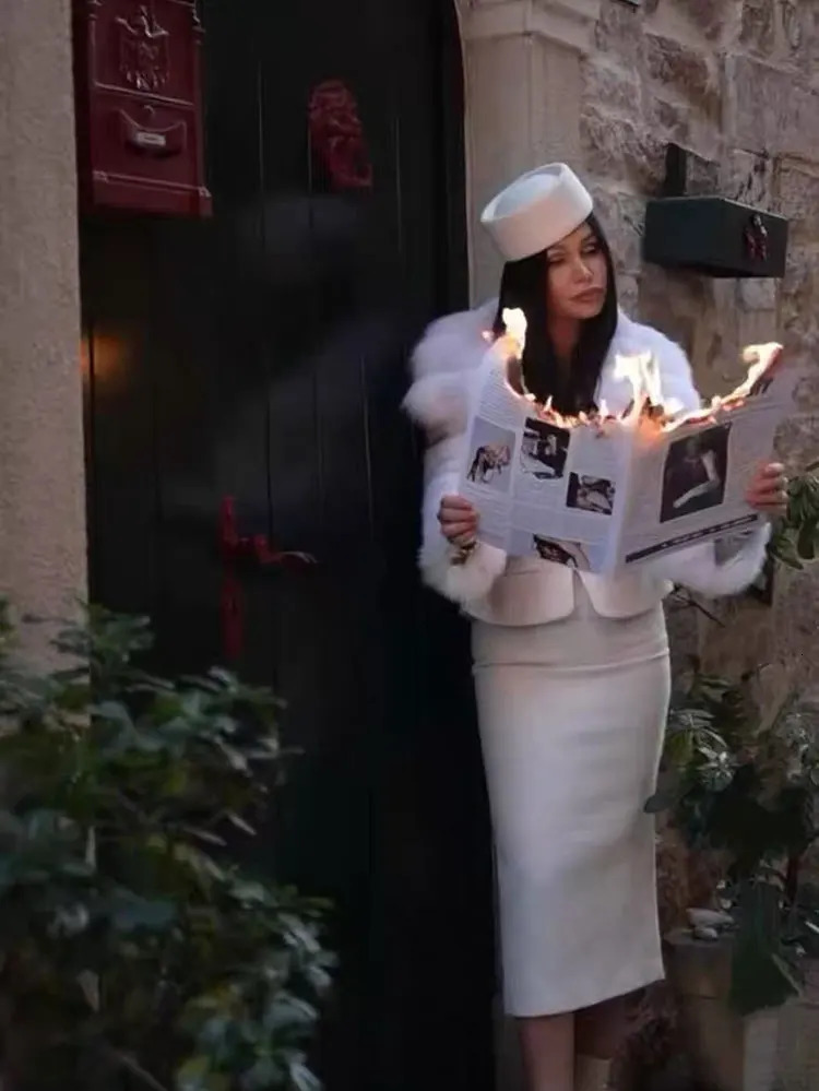 Winter Womens British Retro Aristocratic Fashion 100 Black Wool Stewardess Cap Miniature Hat Elegant French Wedding Cap251201