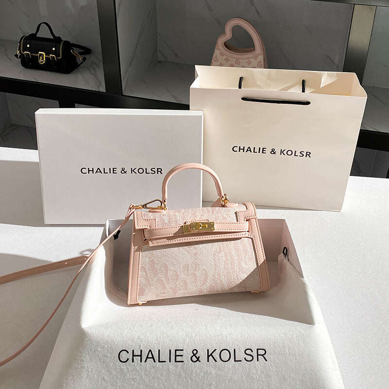 Pink Embroidered Open Bag 2025 Spring New Fashion High-end Handbag Wholesale dh4445035JY