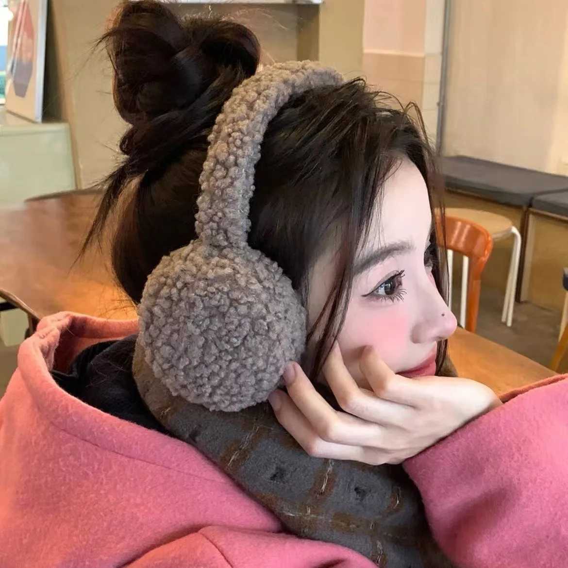 Minimalist Lambswool Plush Earmuffs Winter Fashion New Woman Girl Ear Muffs Popular Warm Outdoor Clothing AccessoriesXJ251205 - view 5