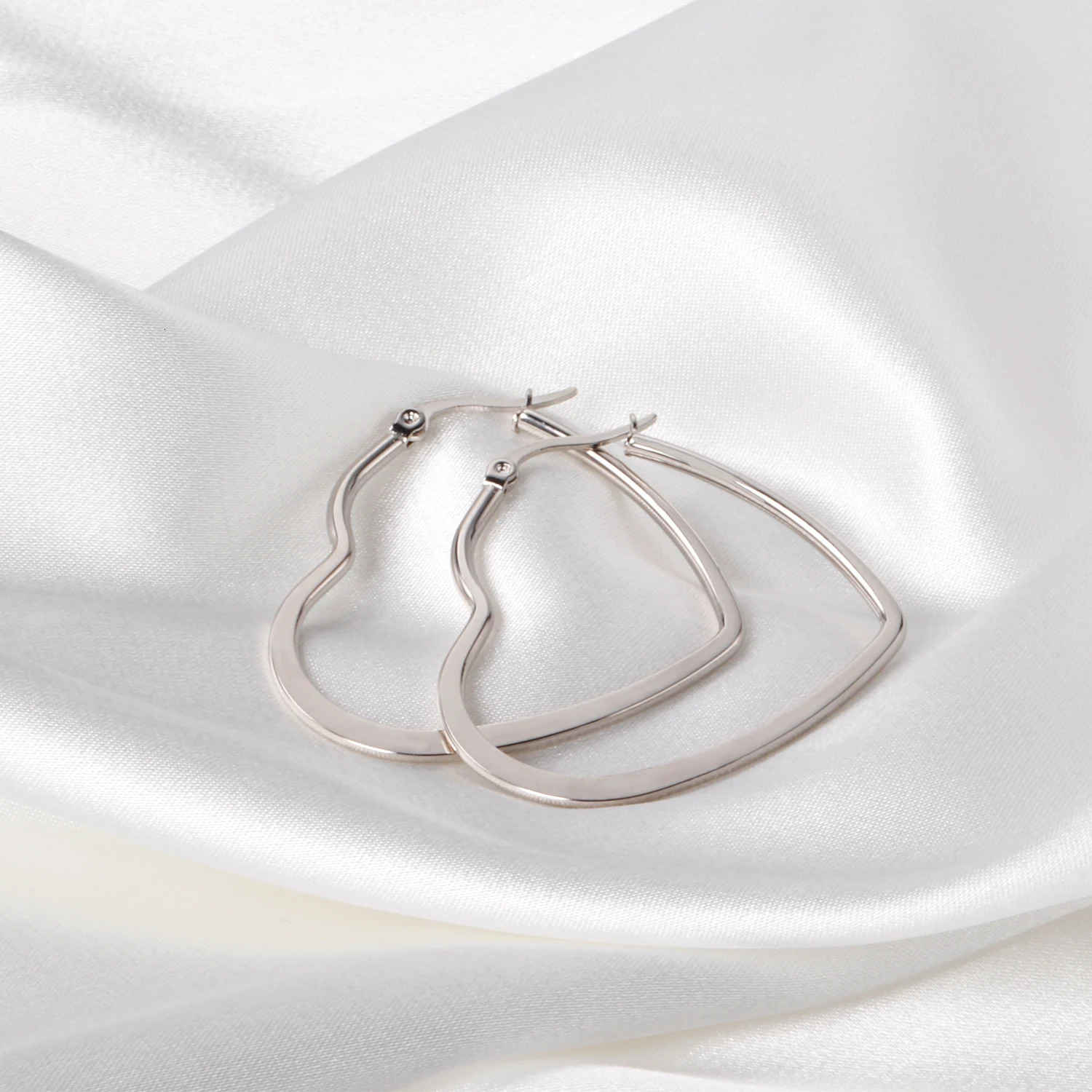 LUXUSTEEL Big Heart Hoop Earrings Women Accessories Gold Color Size 25mm 35mm 45mm Earrings Fashion Jewelry Stainless Steel 251201