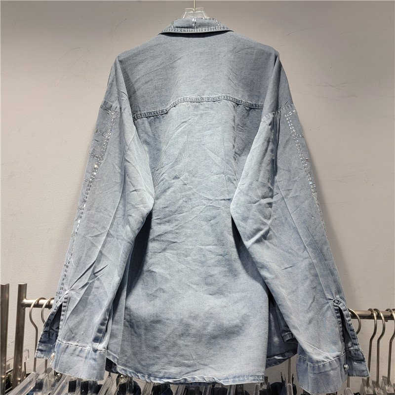 New heavy-duty embossed diamond and beaded loose, slimming and versatile denim shirt paired with casual trousers