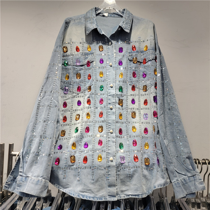 New heavy-duty embossed diamond and beaded loose, slimming and versatile denim shirt paired with casual trousers