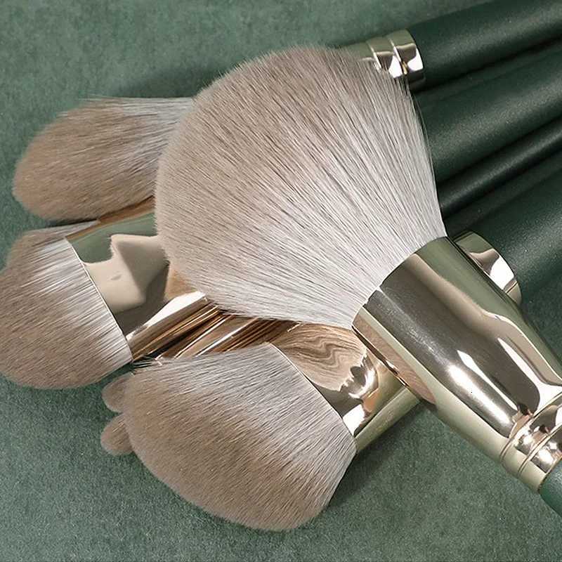 14pcs Makeup brush set Soft and fluffy makeup tools Cosmetics full set eye shadow brush powder blusher brush beauty makeup brushT251205
