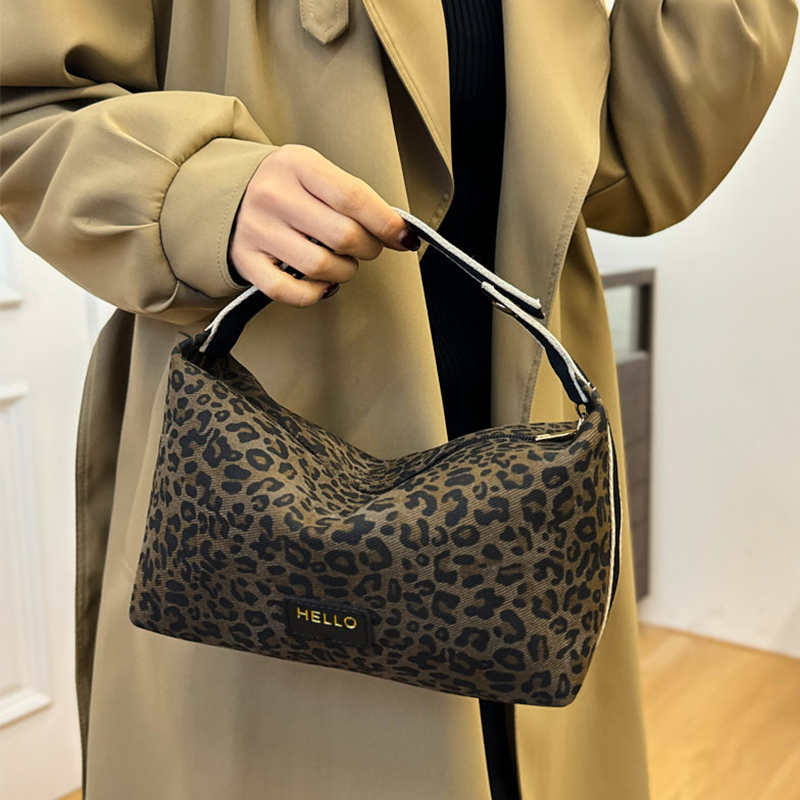 Retro-Style Cosmetic Bag High-Fashion Leopard Print Crossbody Bag Casual Toiletries Organizer