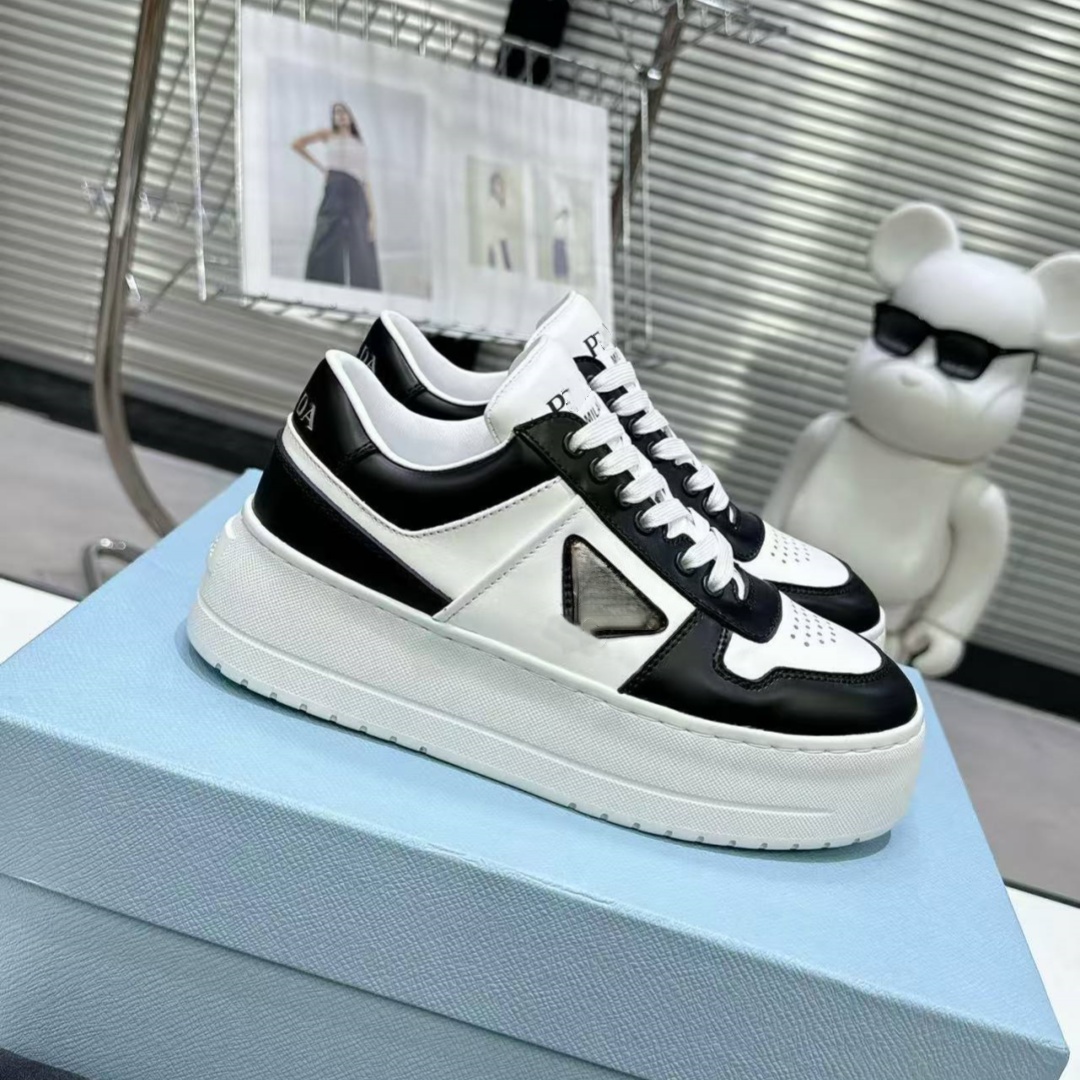 2026 Designer Shoes Luxury Women's Casual Shoes Thick-soled Slippers Fashionable Luxury Sports Shoes Luxury White Sneakers