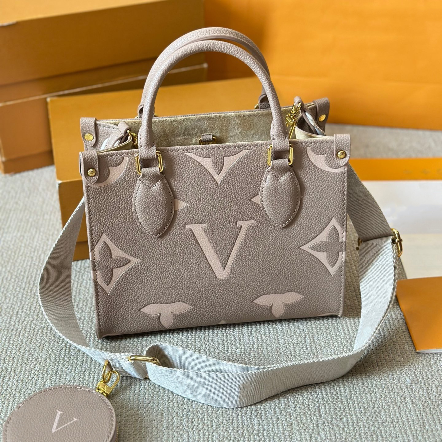 Designer bag tote bag large capacity handbag shoulder bag crossbody bag womens fashionable and casual high quality commuting shopping bag wallet top quality 25cm