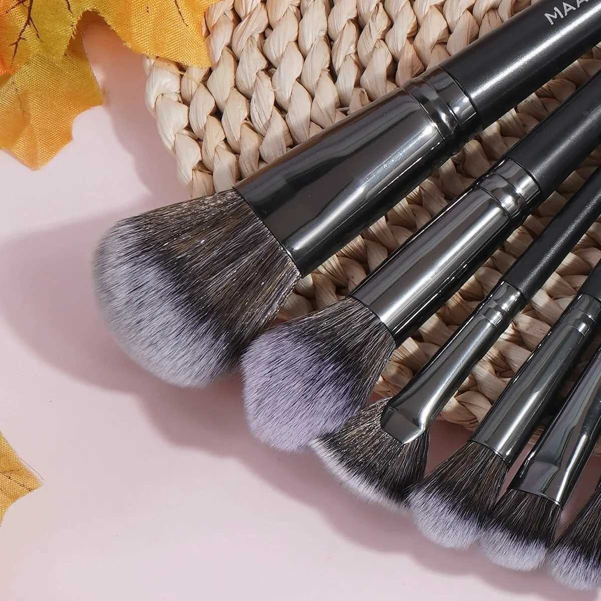 MAANGE 20Pcs Professional Makeup Brushes Set Foundation Concealer Eyeshadow Blush Brush Blending Beauty Tools with Portable BoxT251205