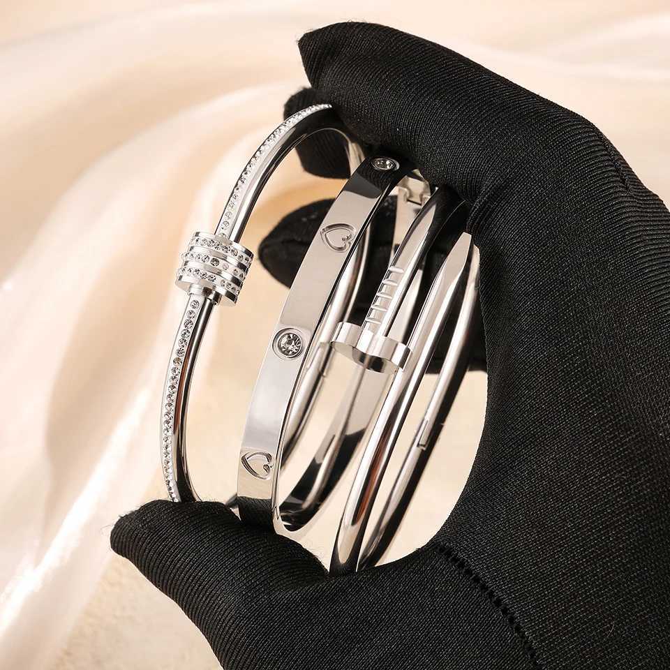 Fashion Zircon Inlaid Heart Bracelet Three Piece Set For Women Men Silver Color Stainless Steel Bracelet Party Daily JewelryT251205