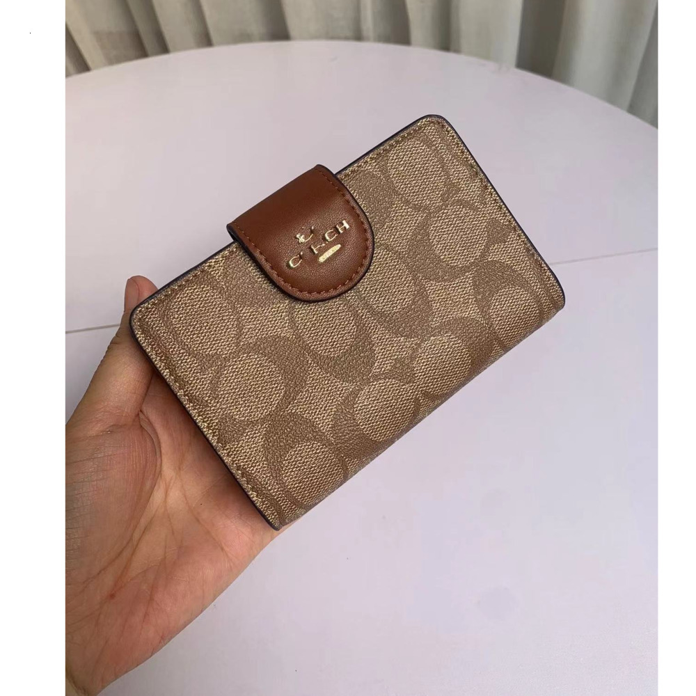 Wallets New Link Wallet Handheld Bag Classic Versatile Bag Multi Card Short Clip Wallet European and American Relief Vintage Style