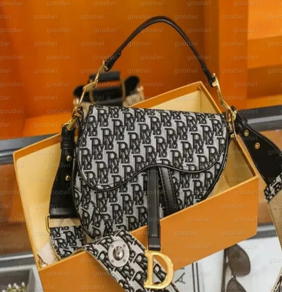 Designer Canvas Women's Hundred Handbag Crossbody Saddle Bag Comfortable Shoulder Strap Women Large Capacity Letter Underarm Bags