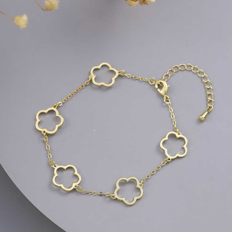 2023 Korean version new trendy hollow five-petal flower bracelet for women, wish multi-purpose five-leaf flower jewelry accessoryXJ250402