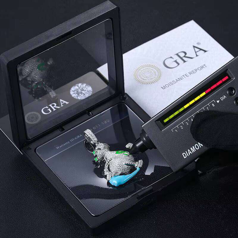 Dropshipping Glow in the Dark Wholesale Price Iced Out Moissanite Running Escape USD Dollar Money Bag Pendant With Chain