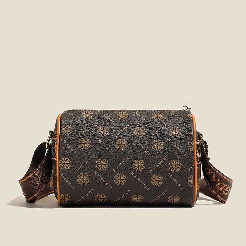 Fashionable trendy ladies single-shoulder bag 2025 new model large capacity single-shoulder bag retro womens bag for commutingT251206