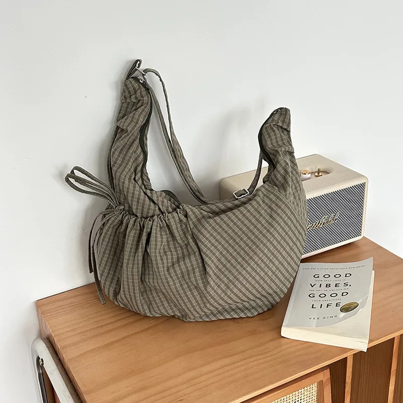 Retro Plaid Hobos Shoulder Bags for Women Drawstring Pocket Nylon Dumpling Bag Large Capacity Portable Travel Messenger Bag 251202
