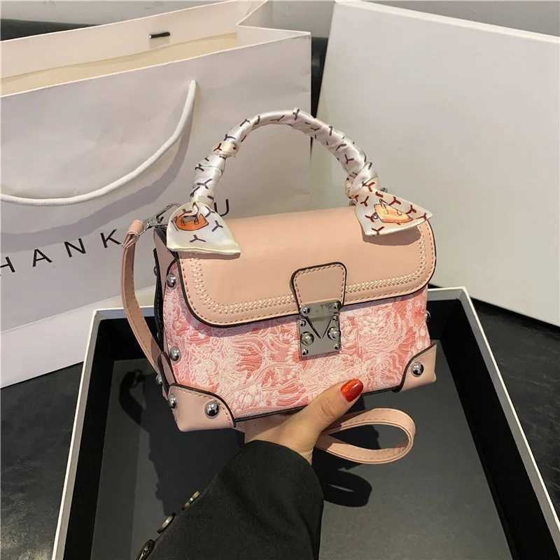 2025 Scarf Top Handle Bag Elegant Shoulder Purse for Women Versatile Crossbody Tote Minimalist Day-to-Night Bag TexturedT251205