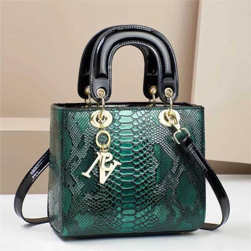 Luxury Brand Designer WomenS Handbag Classic Retro Shoulder Bag Fashionable Casual Crossbody Bag Versatile Small Square BagT251205