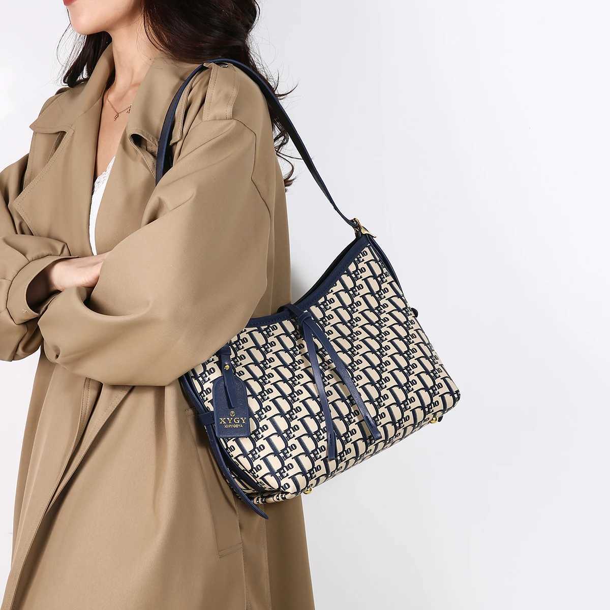 Large-Capacity Bag for Women 2025 New Trendy Autum Fashion Commuter Tote Bag Crossbody Bag Foreign Style Single Shoulder ArmpitXJ251206