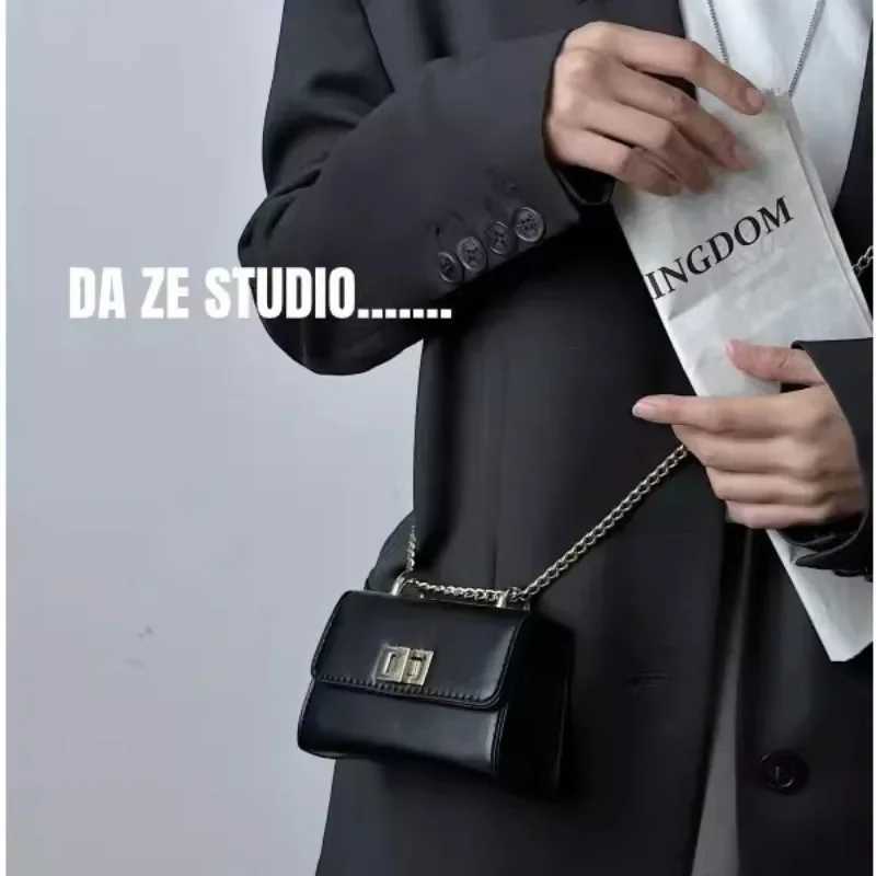 Popular Bags This Year Mini Chain Bag Luxury Designer Womens Small Crossbody Bags High-end Texture Niche Lady Flap Bag BolsasT251206