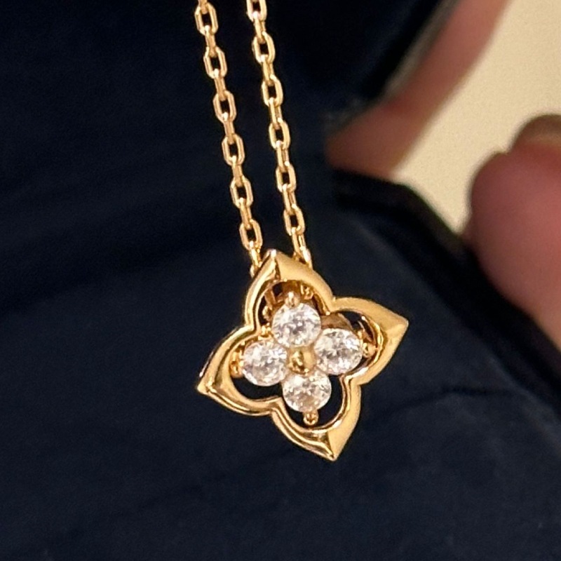 Light Luxury High End Twin Clover Diamond Necklace With Dynamic Detachable Design Exquisite And Fashionable Simple Collarbone Chain Premium Gifts